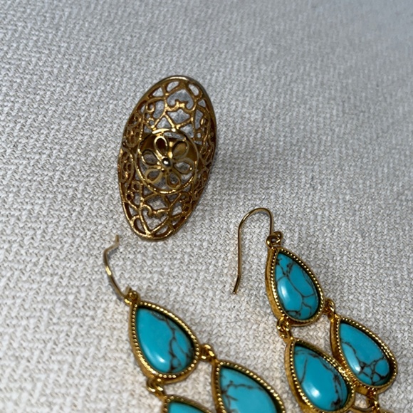 Gold-tone filigree ring, size 6.25 - Picture 4 of 7